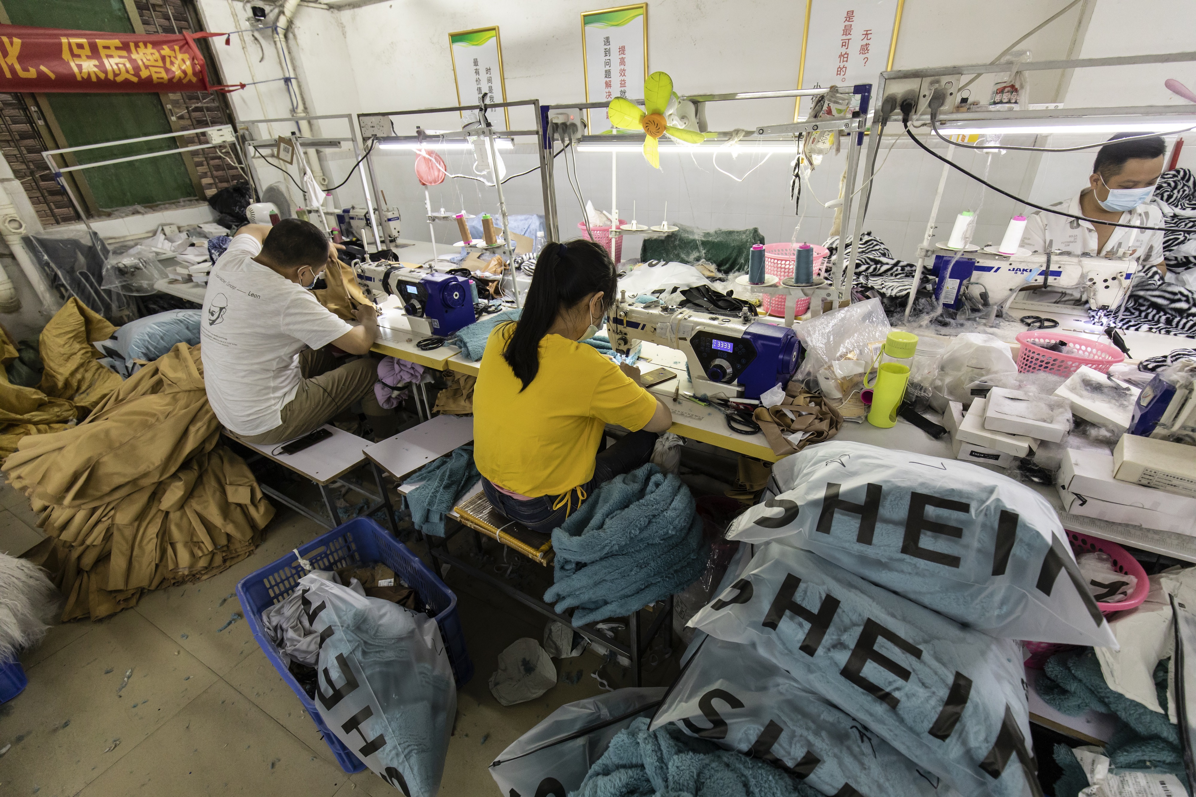 O impacto do fast fashion no Brasil: além da Shein
