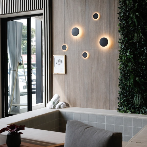 arandela rústica de madeira vs. arandela rústica de ferro