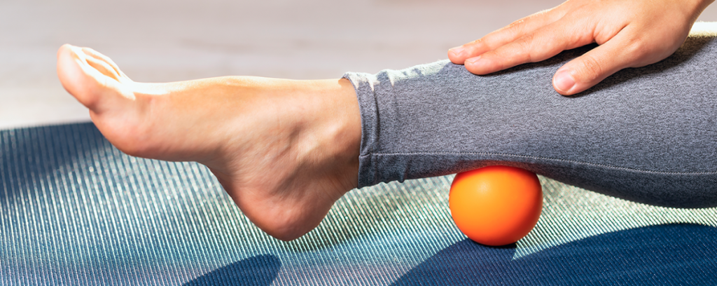 bolinha de tenis versus bolinha de massagem para pes