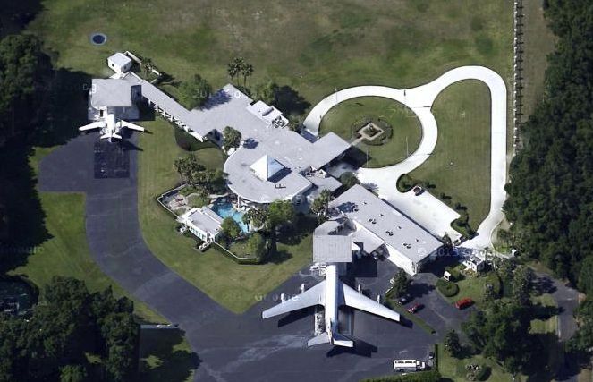 Conheça o Condomínio Jumbolair Aviation Estates: Onde Moram os Pilotos Milionários