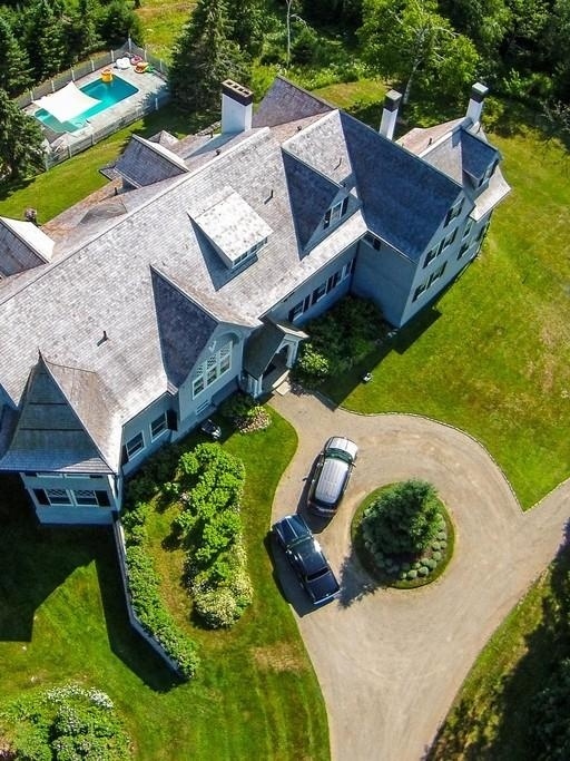 Por Dentro da Mansão de John Travolta em Maine: História e Valor