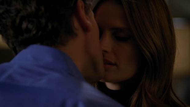 1. A Evolução do Romance: De Beijos Táticos a Compromisso em Castle.
2.