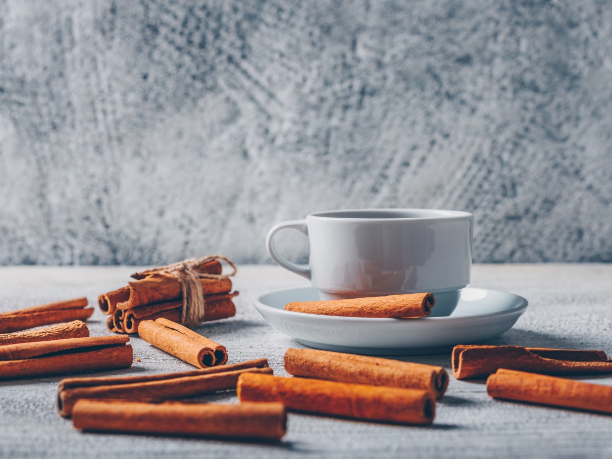 Quais chás são seguros e quais devem ser evitados na gravidez?