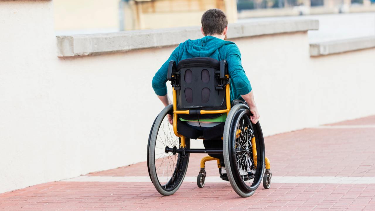 o que é diplegia espástica CID