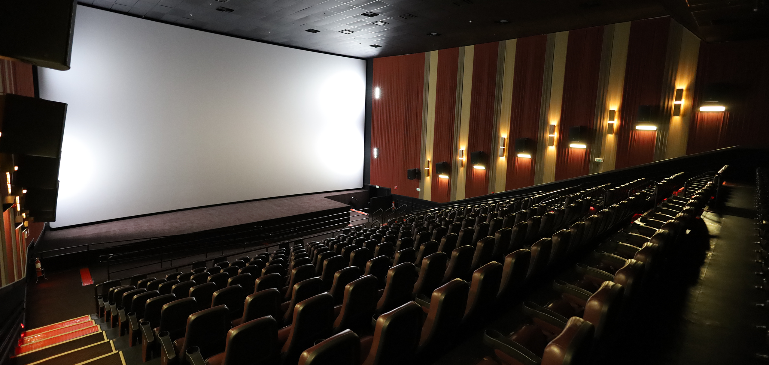 cinema no shopping center