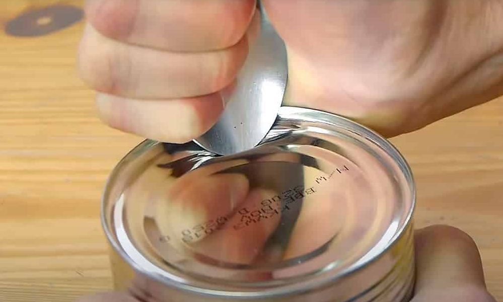 Abridor de Latas Quebrou? 5 Métodos Alternativos para Abrir Suas Latas