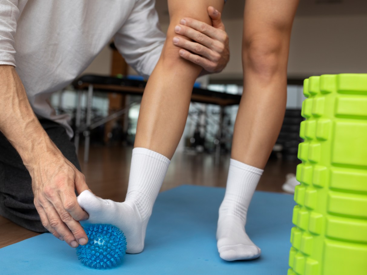 erros comuns ao massagear fascite plantar e como evitar