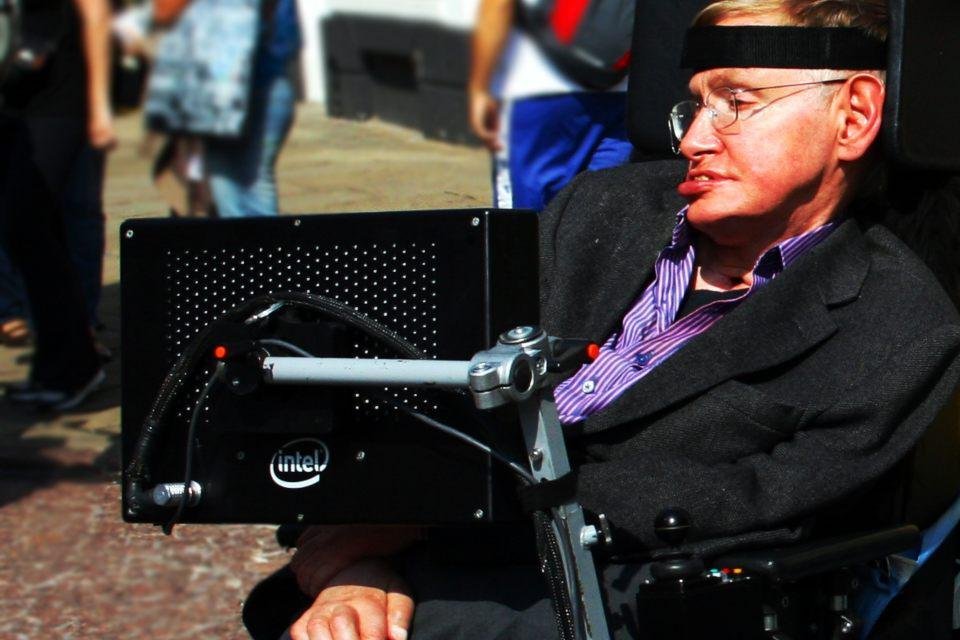 como o stephen hawking fala