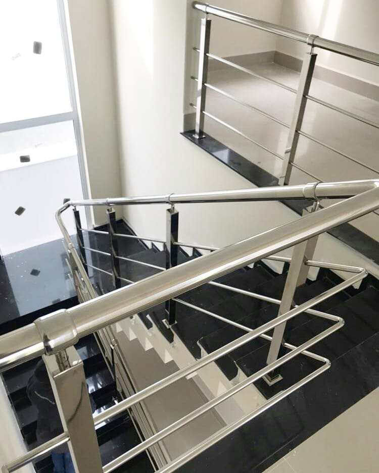 corrimão aço inox para piscina com tratamento sal