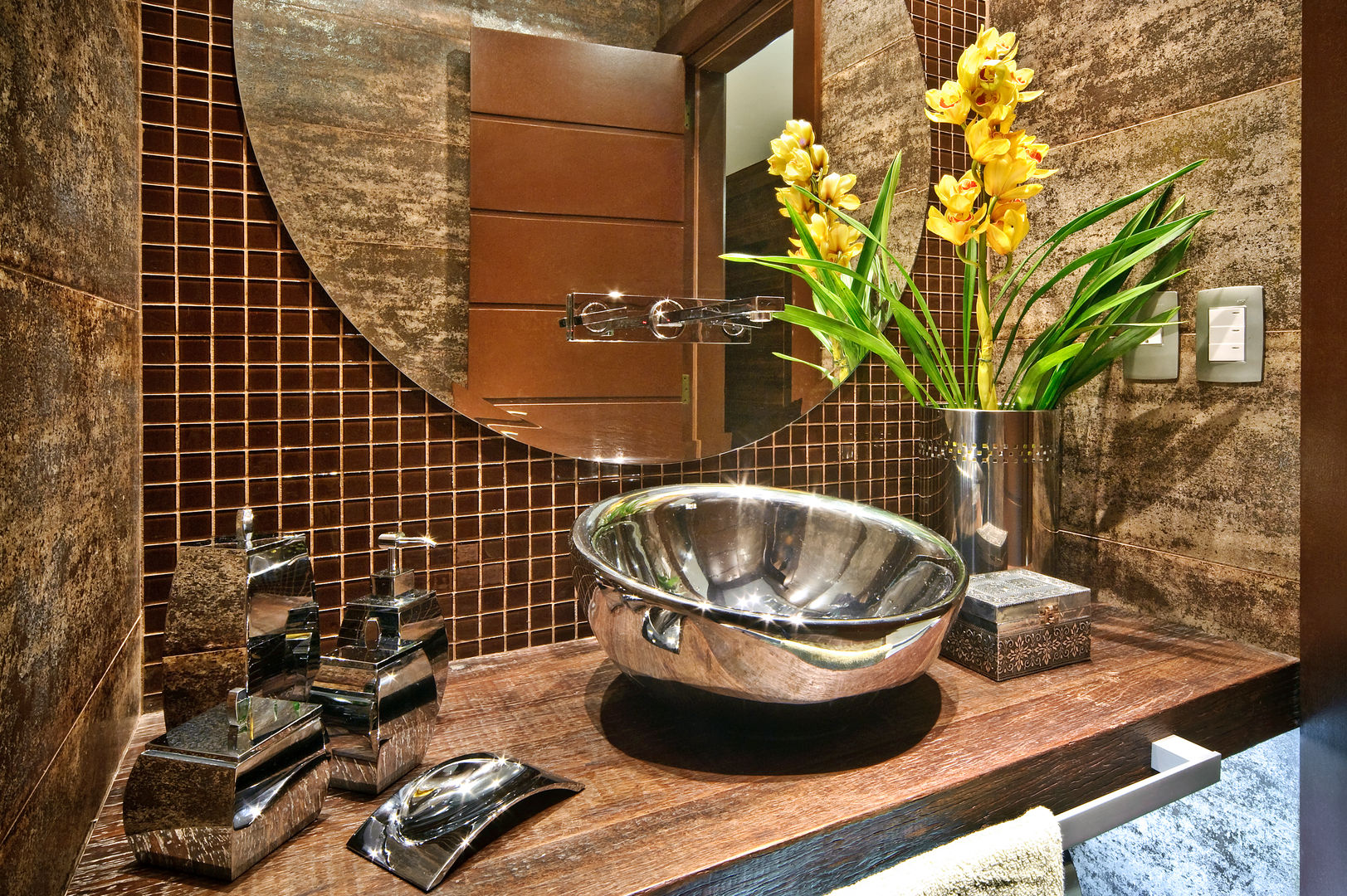 Decoração de banheiro com cuba de apoio