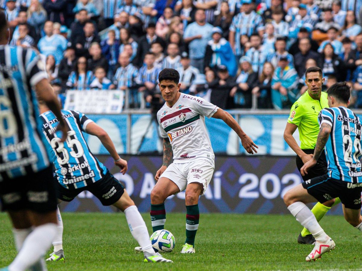 erros defensivos fluminense grêmio ontem