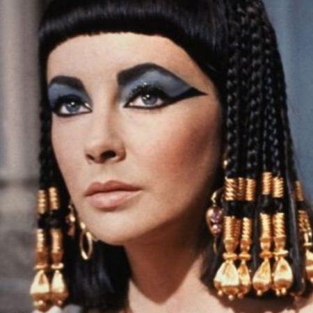 Aparência de Cleópatra: Comparando Representações Antigas com a Cultura Pop
