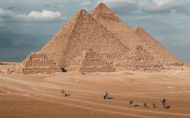 Além das Pirâmides: Conheça os Templos e Tesouros Escondidos do Egito Antigo