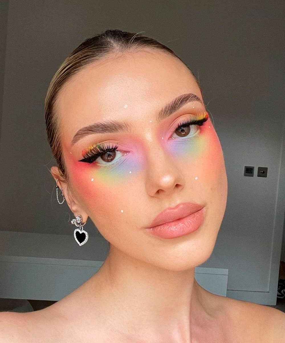 ideias de maquiagem carnaval com glitter e pedrarias