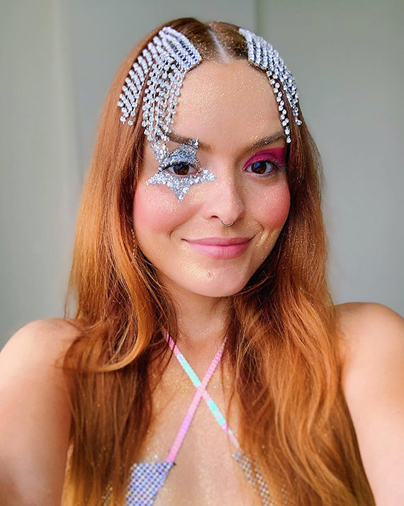 como fazer delineado gráfico colorido para carnaval