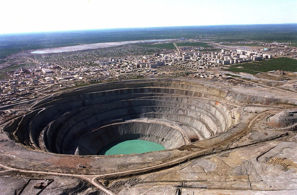 A Lenda da Mina de Mirny: Por Que Helicópteros Não Podem Voar Sobre Ela?