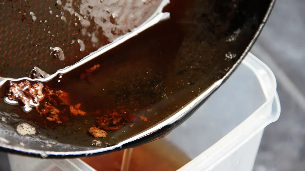 Como a China Transforma Resíduos de Óleo em Combustível de Aviação Sustentável (SAF)