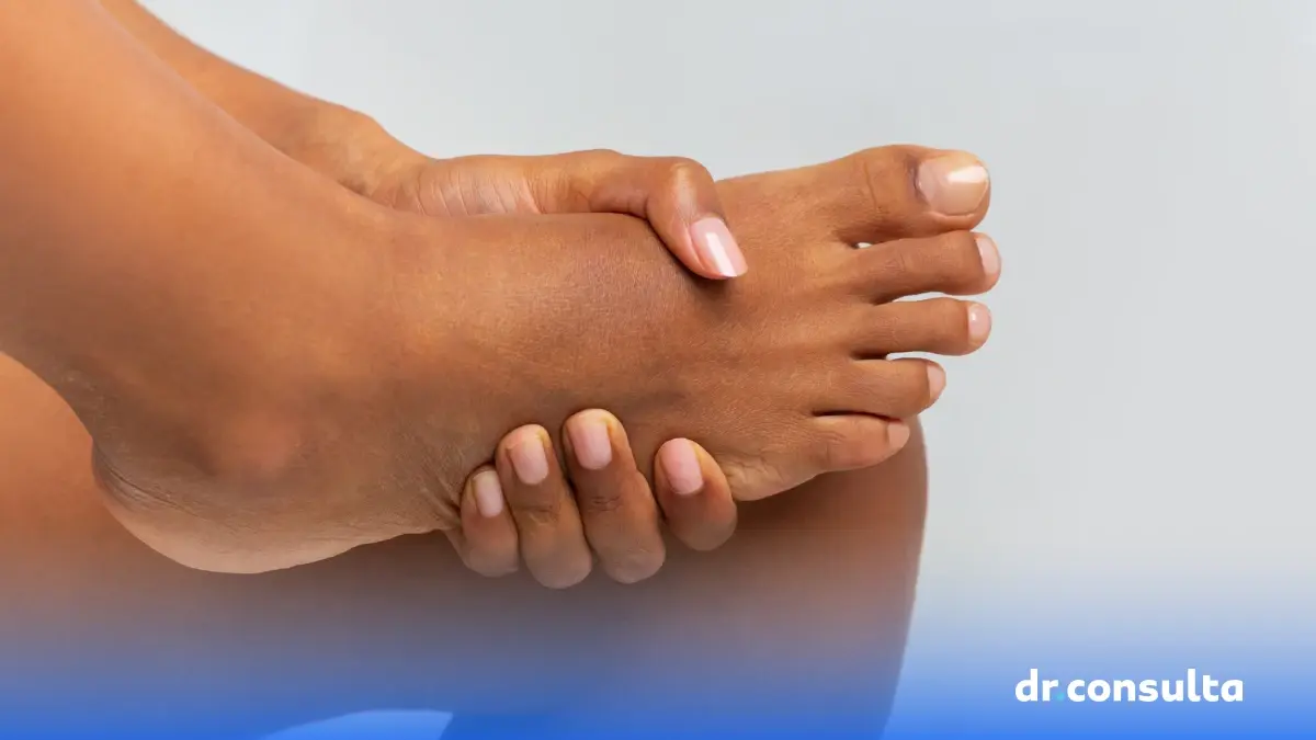 como aliviar dor nos pes em casa