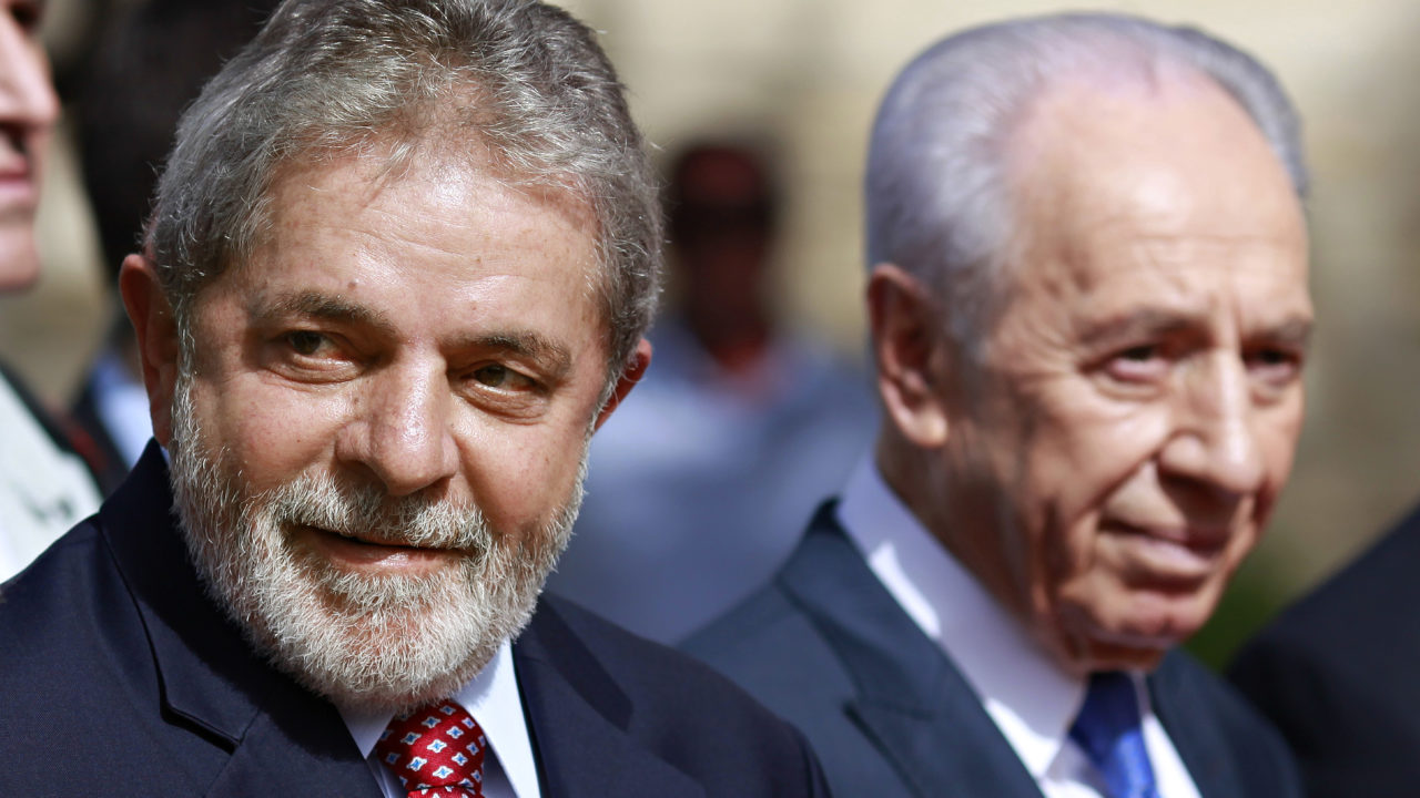5 ideias de títulos:
1. O Legado do Escritório Nansen: Vencedor do Nobel da Paz de 1938
2. 1938: Um Ano de Contradições - Hitler e o Nobel da Paz
3. A Missão Humanitária que Conquistou o Nobel: A História do Escritório Nansen
4. Por que o Escritório Nansen Ganhou o Nobel da Paz em 1938?
5. O Prêmio Nobel da Paz de 1938 e o Contexto Histórico da Época