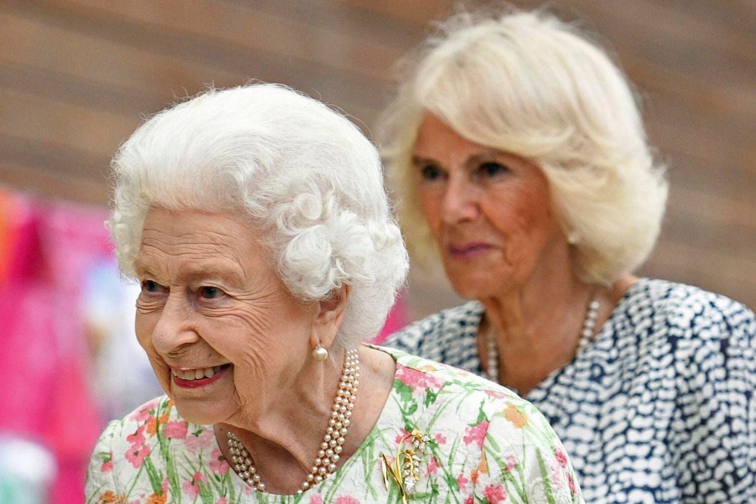 A Trajetória Completa da Rainha Camilla: De Camilla Parker Bowles à Coroação; Os Segredos da Dieta e Estilo de Vida da Rainha Camilla; Saúde da Rainha Camilla: Entenda o Diagnóstico de Infecção Pulmonar em 2024; Rainha Camilla e Rei Charles III: Uma História de Amor e Protocolo Real; Joias e Aparições: O Brilho da Rainha Camilla nos Banquetes Reais