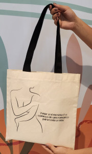 sacola de algodão cru versus sacola de tnt qual a melhor opção