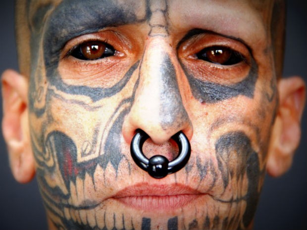 Eyeball Tattoo: Os Perigos Ocultos da Tatuagem no Globo Ocular