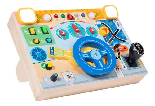 um carrinho de madeira com volante