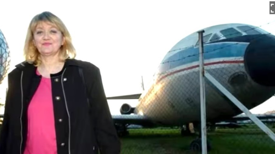 A Incrível História de Vesna Vulović: A Mulher que Sobreviveu a uma Queda de 10.000 Metros; Voo JAT 367: O Mistério da Explosão e o Milagre de Vesna Vulović; Além do Recorde: A Vida de Ativista Política de Vesna Vulović na Sérvia; Como o Corpo Humano Resiste a Quedas Extremas: O Caso de Vesna Vulović; Guinness World Records: Conheça os Maiores Feitos de Sobrevivência Aérea