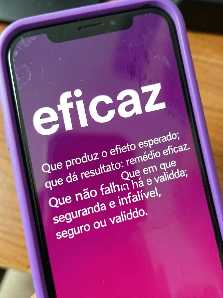 Dicionário aberto com a palavra