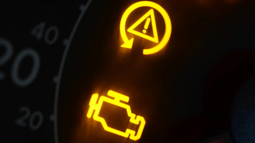 o que fazer quando acende luz amarela no painel